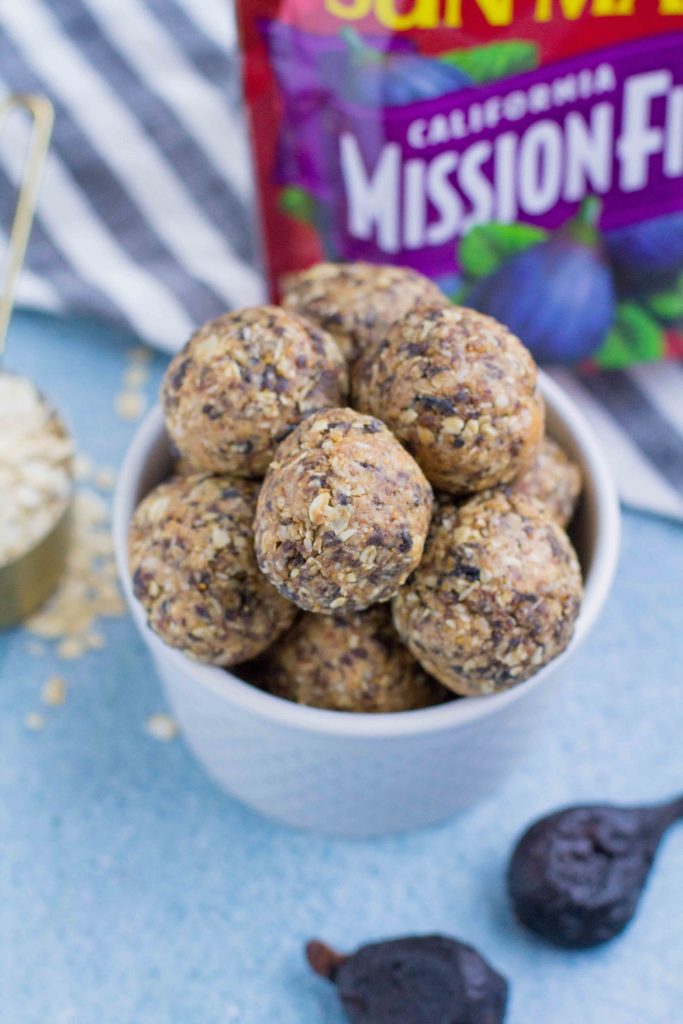 This energy ball recipe makes a perfect snack for post-workouts or to tuck into lunchboxes. Full of dried figs, this oatmeal energy ball recipe is no-bake.