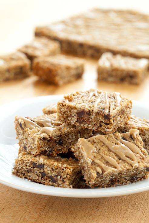 dried fig recipes dessert: white chocolate oatmeal fig cookie bars	