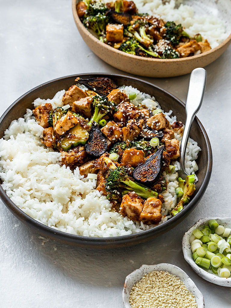 This broccoli fig tofu oyster sauce stir fry is truly a healthy stir fry dish sweetened with dried figs. The perfect salty and sweet dinner recipe!