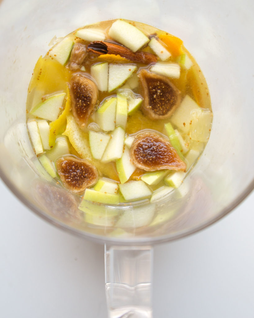 Mix together fig sangria and then chill for 3 hours or longer