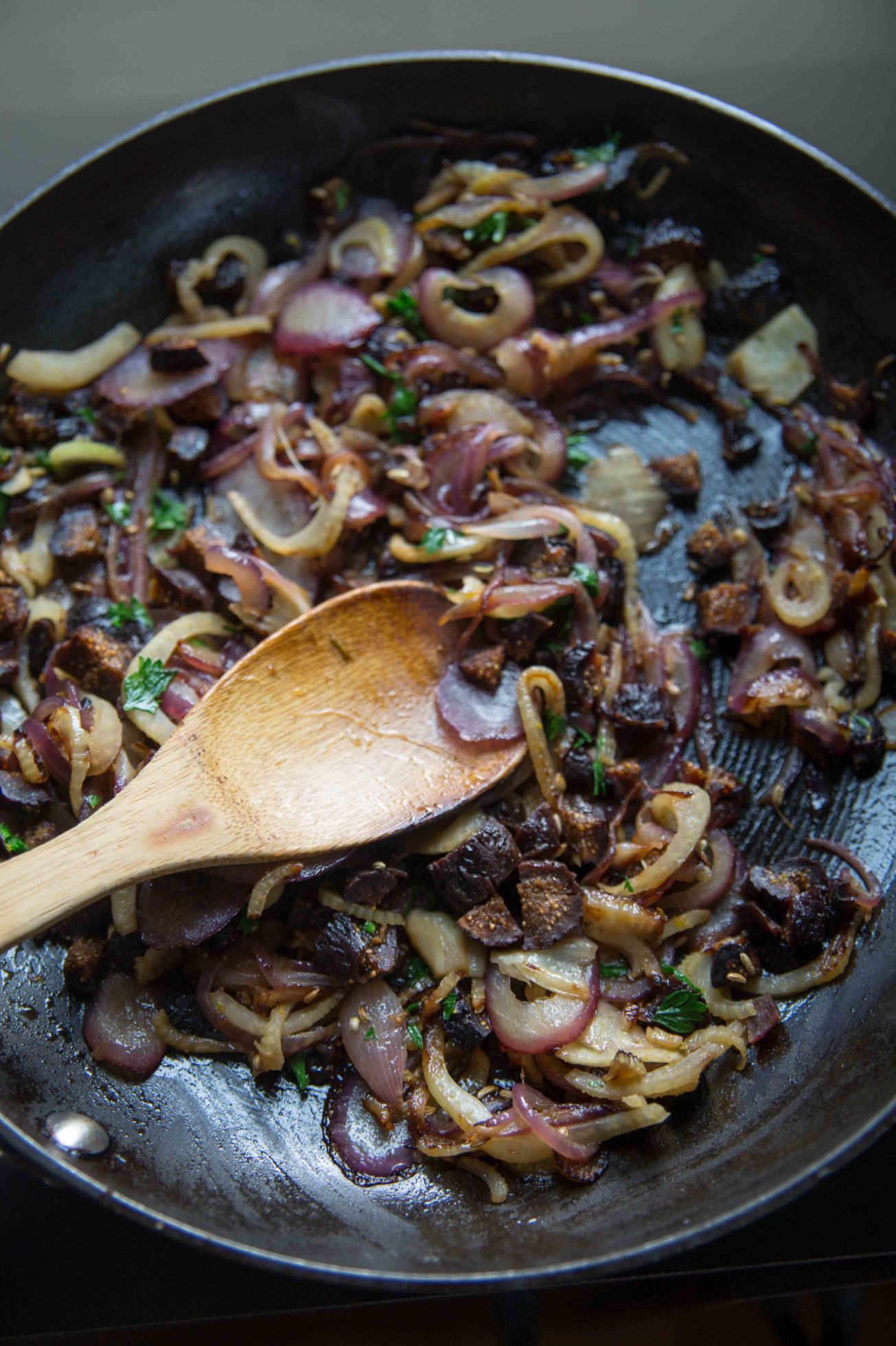 caramelized fennel red onion and figs