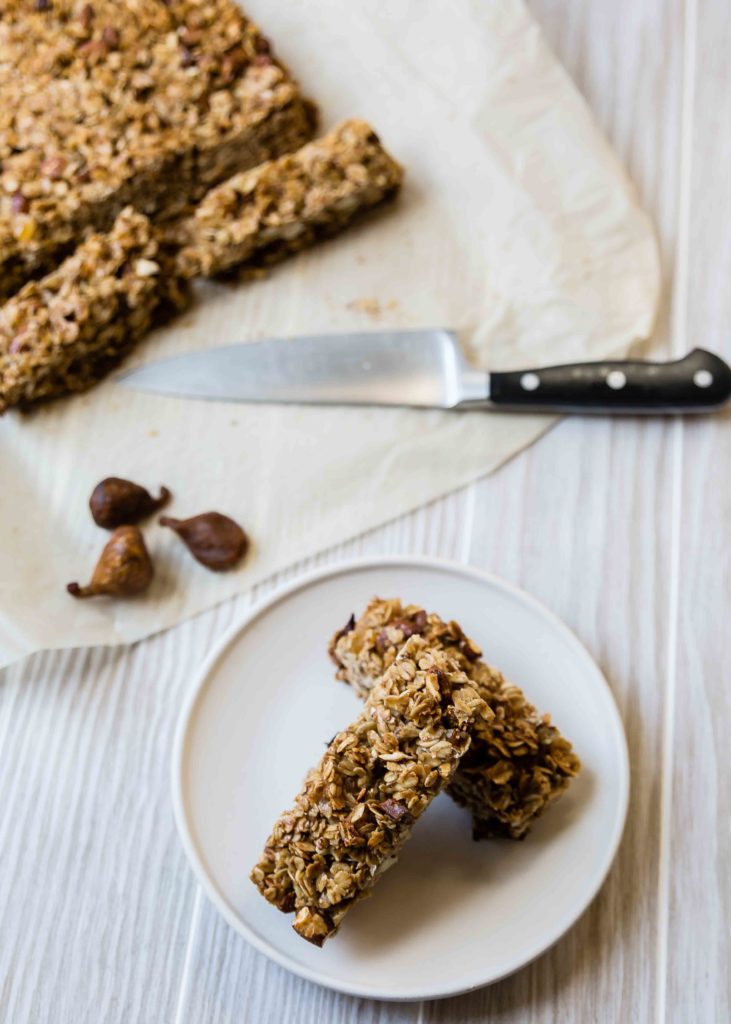 Add homemade granola bars to your weekly meal prep. This granola bars with honey recipe are simple to make and a great snack.