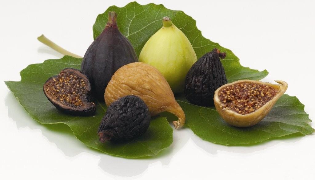 figs on leaf