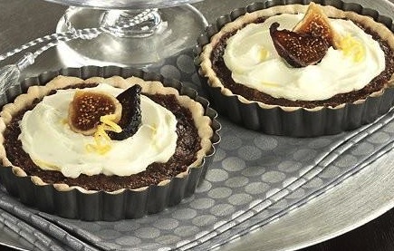 mini fig cheesecake tarts