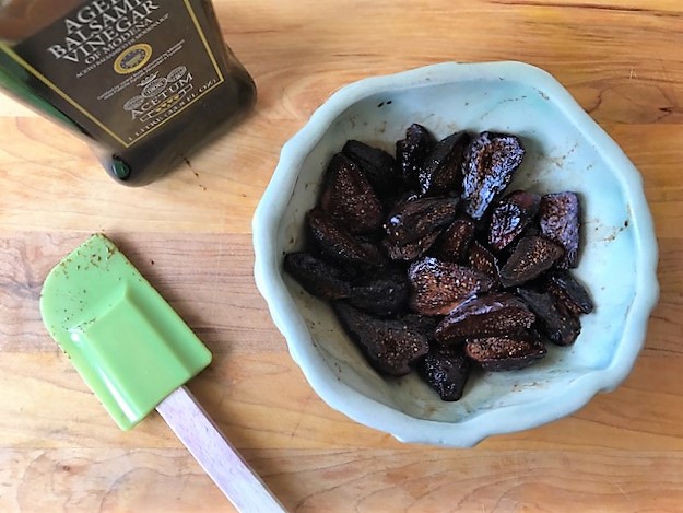 toss figs with balsamic vinegar and water