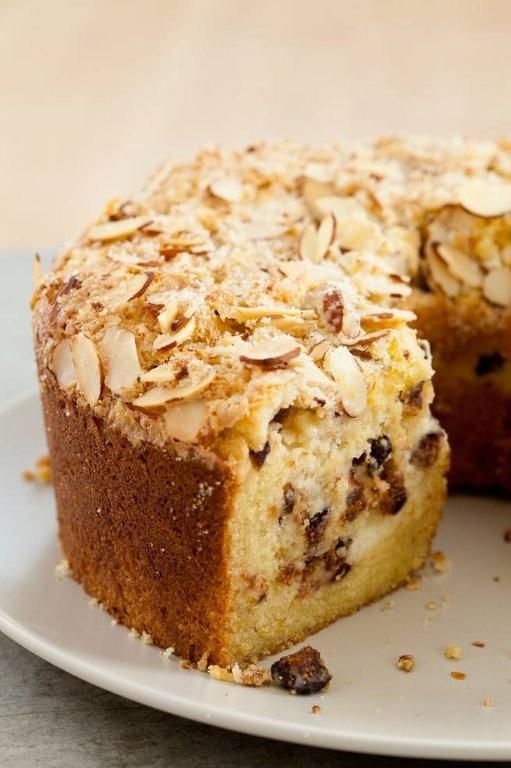 sour cream coffee cake with figs