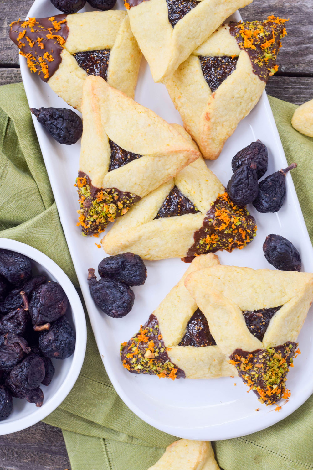 When Purim comes along, the first thing we want to bake is fig hamantaschen. Look no further for easy hamentaschen recipes filled with figs.