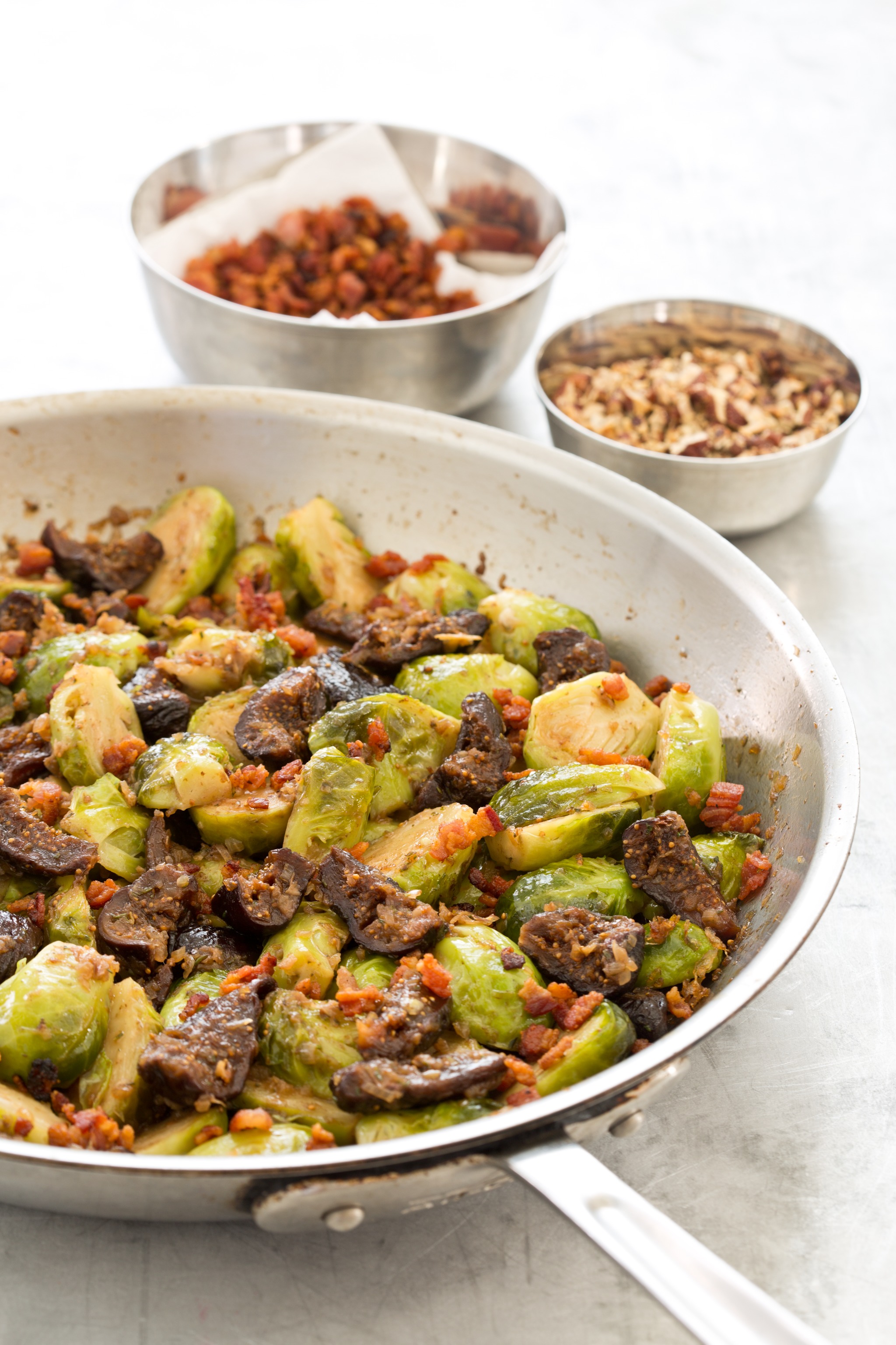 braised brussels sprouts with figs and bacon
