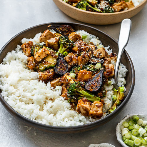 This broccoli fig tofu oyster sauce stir fry is truly a healthy stir fry dish sweetened with dried figs. The perfect salty and sweet dinner recipe!