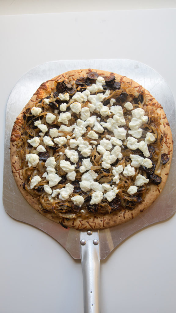 Fig pizza with goat cheese 