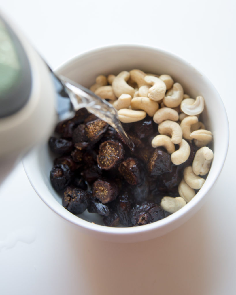Quick soak of cashews and dried figs yields a creamy, fiber-rich 