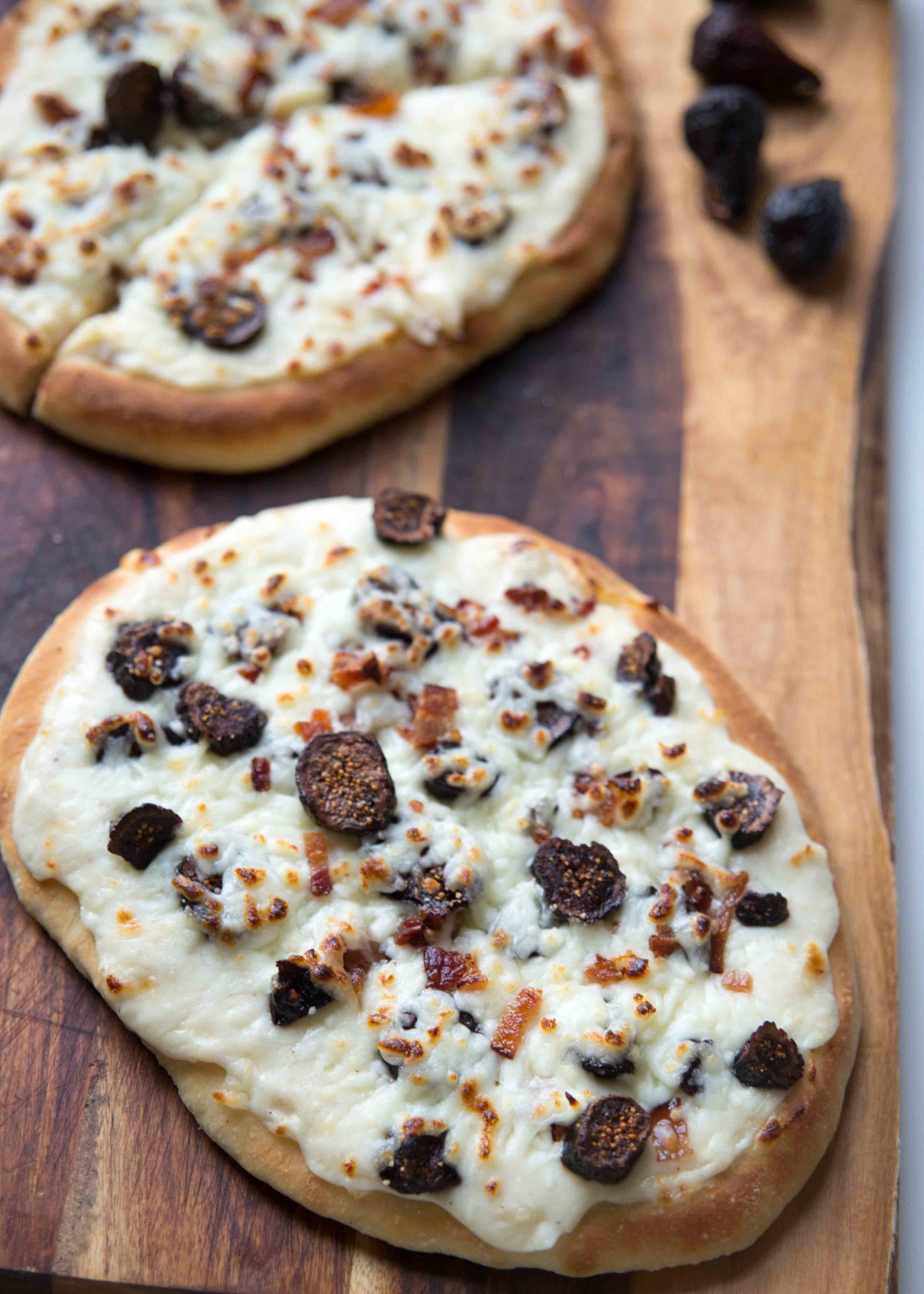 bacon fig pizza on naan bread