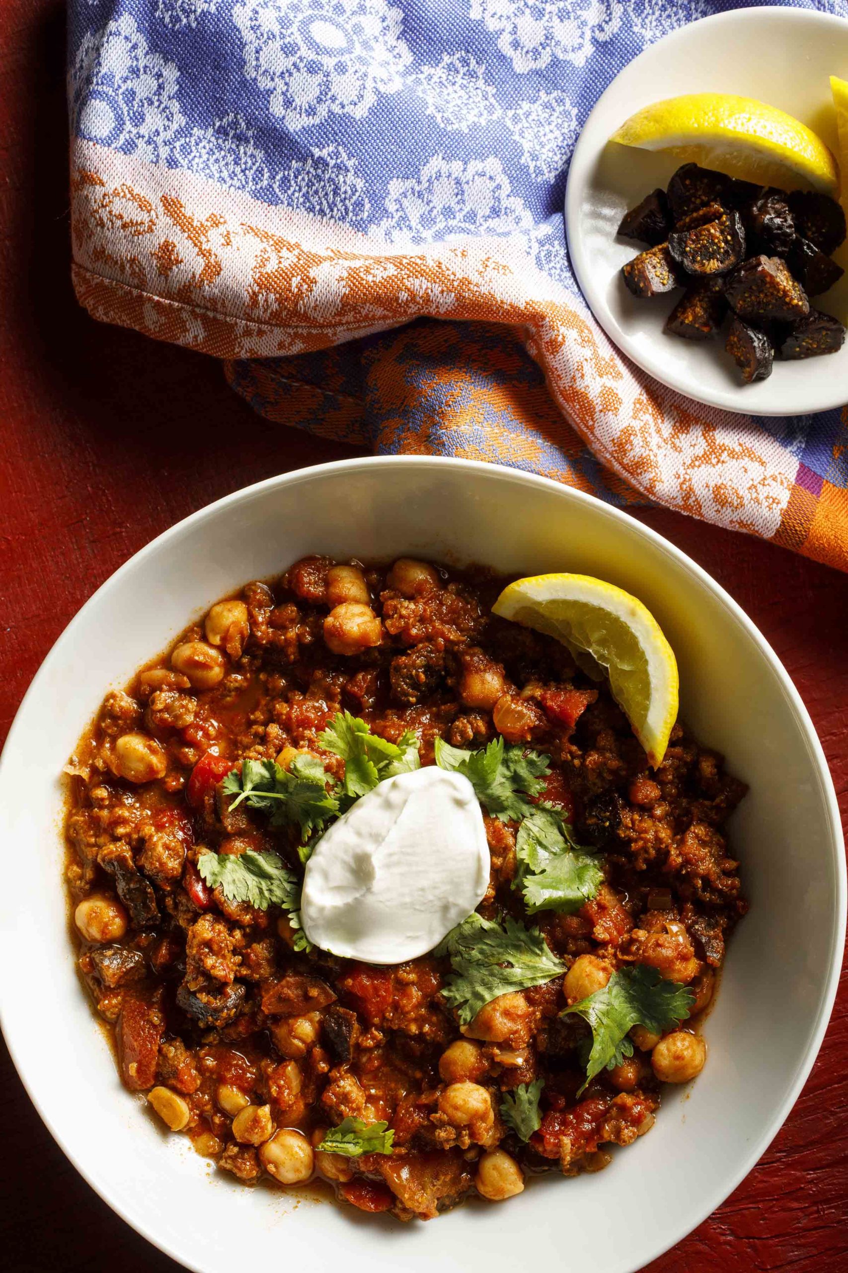 beef chili with chickpeas and figs