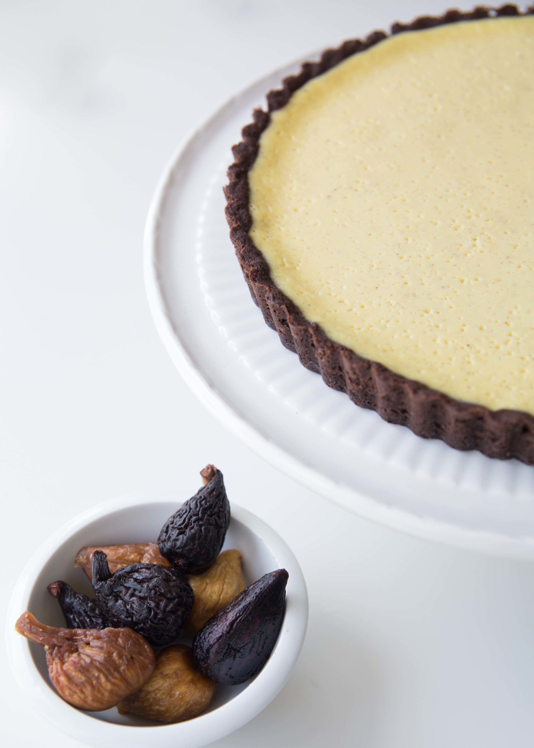 vanilla and chocolate tart with fig compote