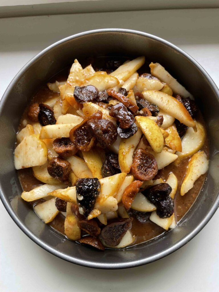 golden fig cobbler with pears and puff pastry